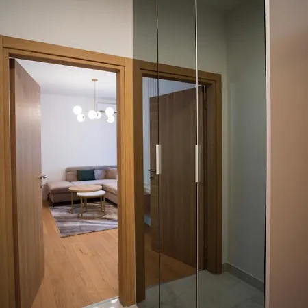 Riverland - Luxury מוסטר