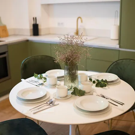 Riverland - Luxury מוסטר